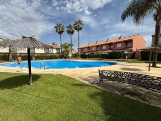 Chalet  Flecha de nueva umbria. Chalet en venta en islantilla  campo de golf, 5 dormitorios.