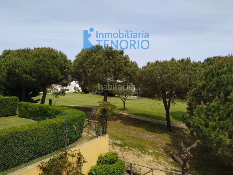 Foto 58aa19d0-2156-4dee-b340-d43f88ca72e2. Casa adossada amb aparcament piscina a Islantilla golf Islantilla