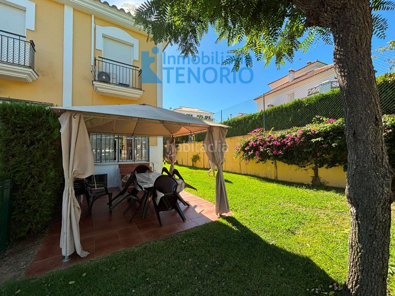 Foto 5c94599d-4b5a-4143-9be4-d0937250e6b3. Casa adossada amb aparcament piscina a Islantilla golf Islantilla