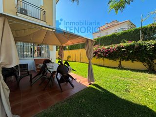 Semi detached house  De las cumbres. Adosado en venta en islantilla  campo de golf, 4 dormitorios.
