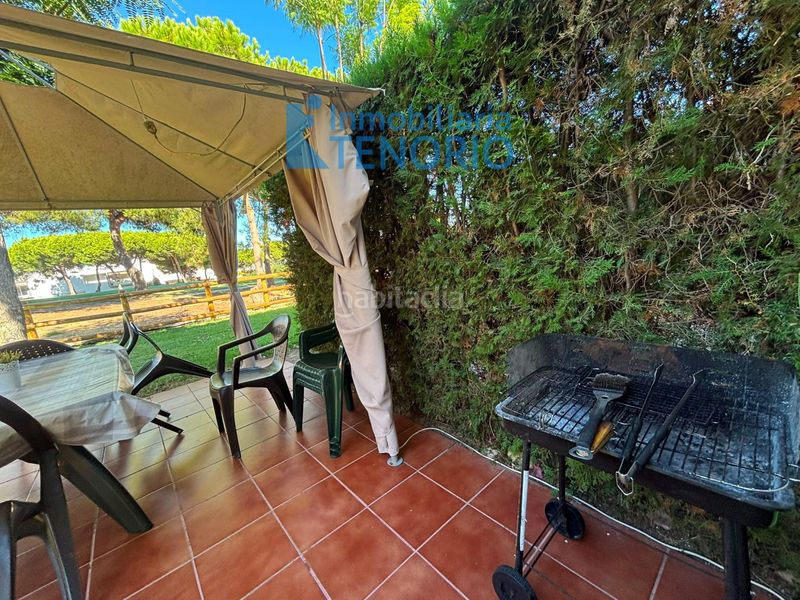 Foto a5478715-58c8-4476-a229-d0a42ca49409. Casa adossada amb aparcament piscina a Islantilla golf Islantilla