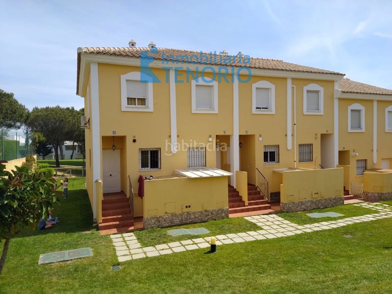 Foto aba34207-0435-45d0-b48a-cddbc2199c0e. Casa adossada amb aparcament piscina a Islantilla golf Islantilla