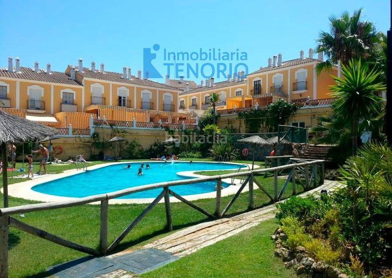 Foto be82c09c-348a-45b1-ad22-2a70d6ff08c2. Casa adossada amb aparcament piscina a Islantilla golf Islantilla