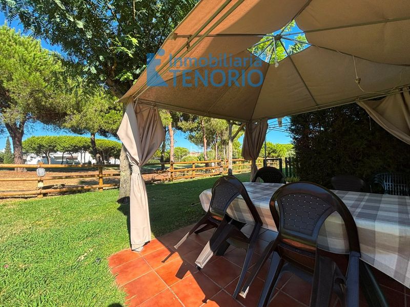 Foto d22ff3fd-ce33-4e66-bc23-d47a892333c5. Casa adossada amb aparcament piscina a Islantilla golf Islantilla