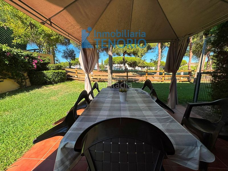 Foto ea96aa27-97b9-44a8-b08d-053aa5adafb0. Casa adossada amb aparcament piscina a Islantilla golf Islantilla