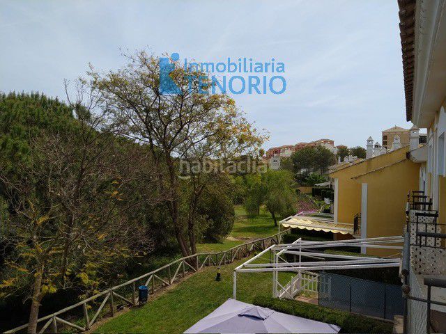 Foto ec4d6d6a-9eae-475b-a8c4-1ec335ad4007. Casa adossada amb aparcament piscina a Islantilla golf Islantilla