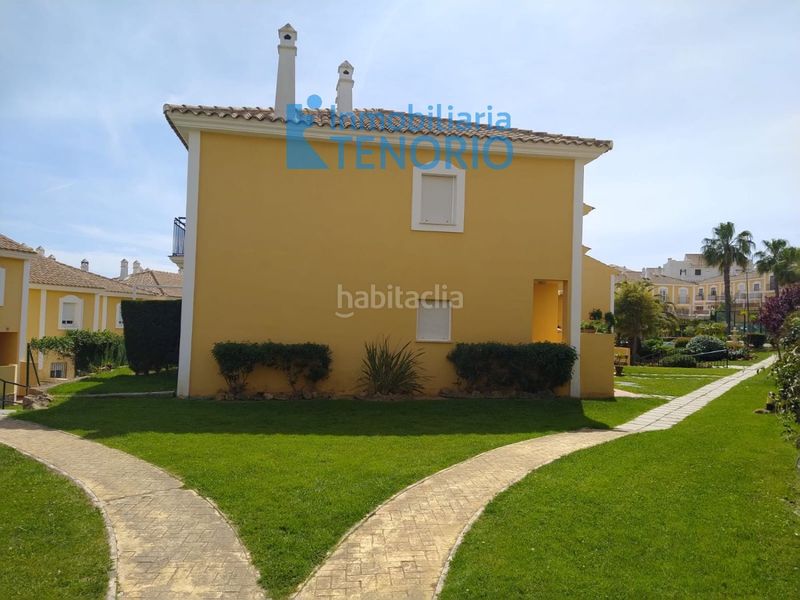 Foto ec738d88-a79d-45e1-8d4b-fc550f5660af. Casa adossada amb aparcament piscina a Islantilla golf Islantilla
