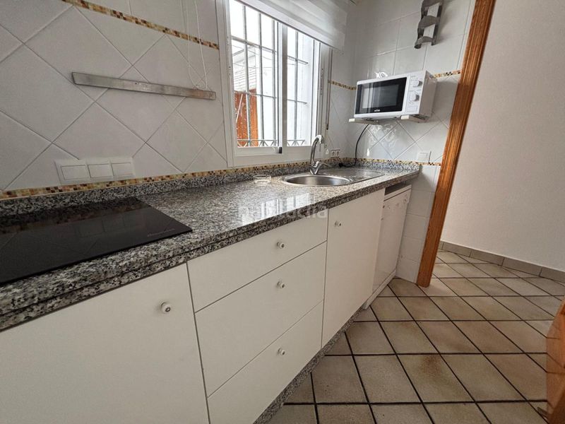 Foto a045faa6-561d-4b98-a912-e21955752334. Casa adossada amb aparcament a La Antilla