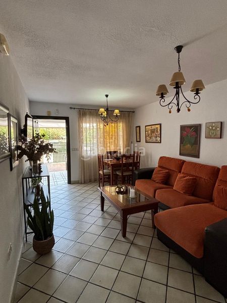 Foto f5745eb3-dbe9-47a2-bf10-f0abfa706bec. Casa adossada amb aparcament a La Antilla