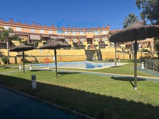 Maison jumelée à N/a. Adosado en venta en islantilla  campo de golf, 2 dormitorios.