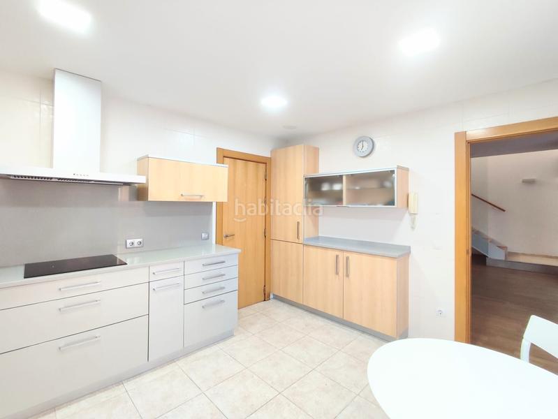 Foto 96ec7717-cabd-4a76-8abb-bdb92fbf9e75. Reihenhaus mit heizung in Huarte / Uharte