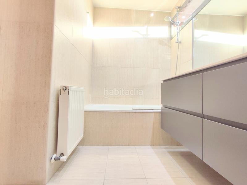 Foto f3d2230f-9061-443f-9bc3-6dda00ab065e. Reihenhaus mit heizung in Huarte / Uharte