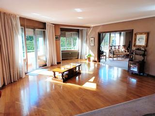 Appartement  Calle uria. En venta!! impresionante piso en cura, en esquina con milicias