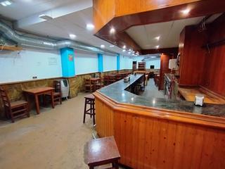 Locale commerciale in Calle JOAQUINA BOBELA