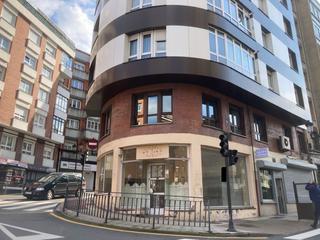 Local Comercial  Calle alvaro flórez estrada. Estupendo local en esquina en una zona de gran tránsito y hacien