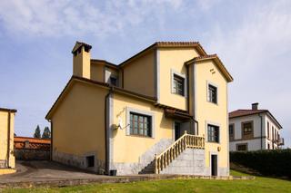 Casa  Latores - lg latores. Ponemos a la venta una vivienda unifamiliar construida en piedra