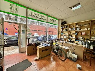 Geschäftsraum  Calle josé maría martínez cachero. Venta de local muy amplio en parque del oeste, con una fachada d