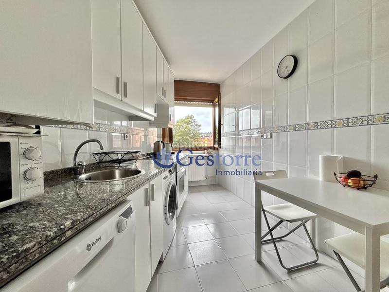 Foto 575d2a2d-afb4-41cb-bfc9-92a0a078b7a5. Alquiler piso  en alquiler en calle quirós Las Campas 3 habitaciones, garaje y excelente orientación se alquila vivienda en calle q en Oviedo