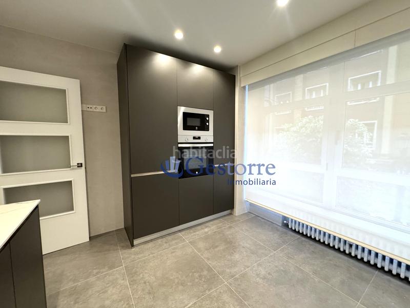 Foto 3e3be976-dec7-4b88-8f32-ff548aaf745a. Piso exclusivo piso en venta en calle real , presentamos una oportunidad única de adquirir un magnifico piso a un minuto c en Oviedo