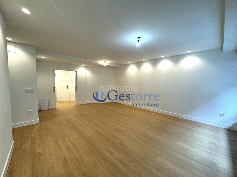 Foto f2e8929d-cc38-47bf-9428-48d726f19346. Piso exclusivo piso en venta en calle real , presentamos una oportunidad única de adquirir un magnifico piso a un minuto c en Oviedo