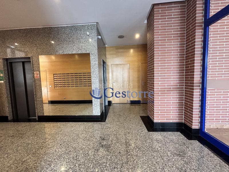 Foto 1a7e0978-547b-43fd-9921-dee0820eaedf. Alquiler piso llamar al  6...0..4...9....5..0...2..0..2 se alquila piso en plaza olímpica, . situado en una cuarta planta con ascensor en Oviedo