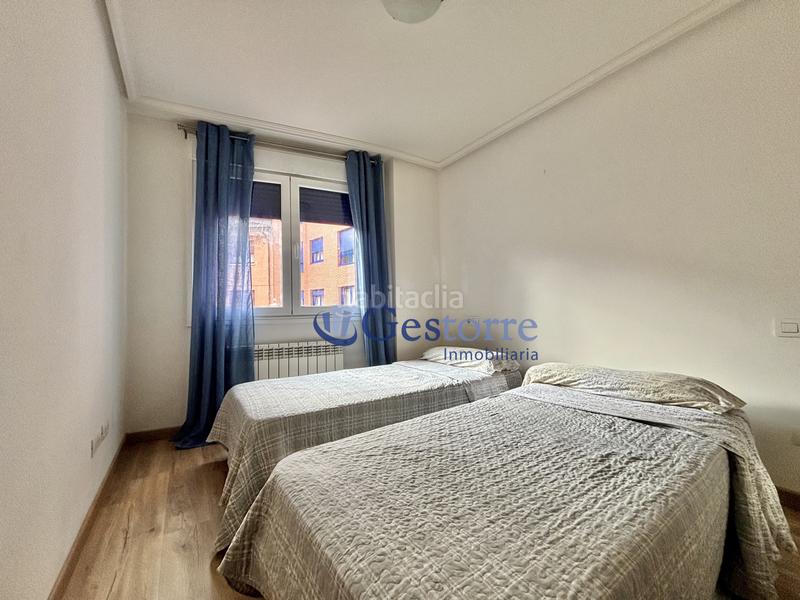 Foto 5f6b56ce-305a-491c-b632-3e9b04af48fc. Alquiler piso llamar al  6...0..4...9....5..0...2..0..2 se alquila piso en plaza olímpica, . situado en una cuarta planta con ascensor en Oviedo