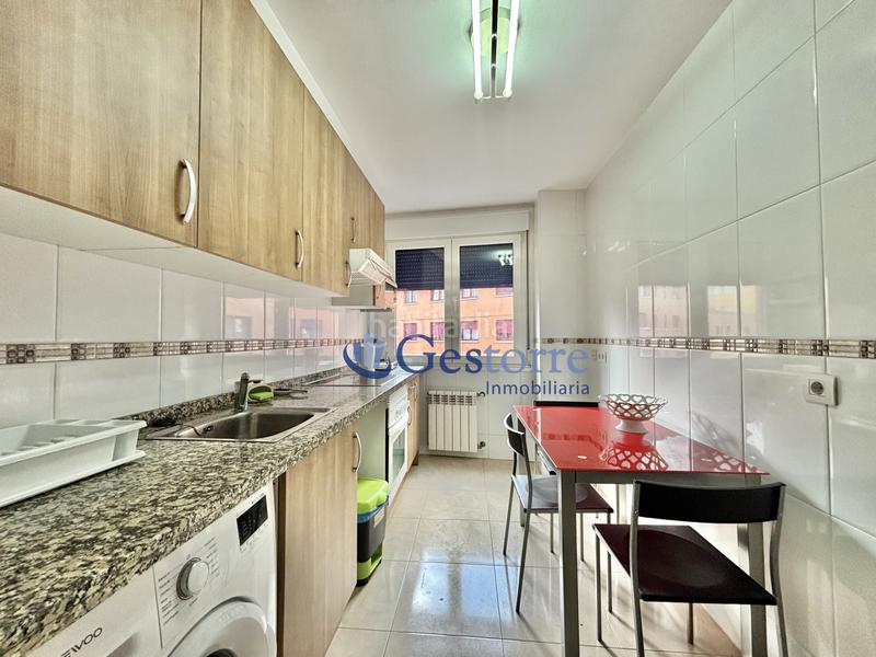 Foto ddc2c003-5dd0-4be5-97ef-2330cf88df29. Alquiler piso llamar al  6...0..4...9....5..0...2..0..2 se alquila piso en plaza olímpica, . situado en una cuarta planta con ascensor en Oviedo
