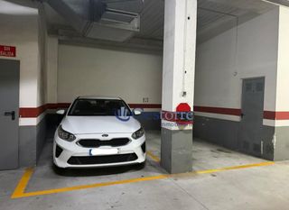 Aparcament cotxe  Oviedo - paseo de la florida. Venta de espacioso garaje en la zona la florida, oviedo se prese