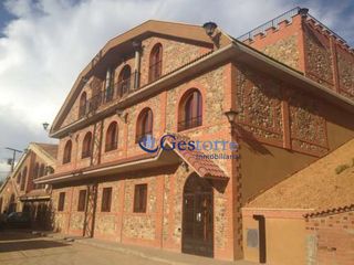 Edifici a Valdevimbre. Exclusivo complejo turístico, hotelero y gastronómico en venta e