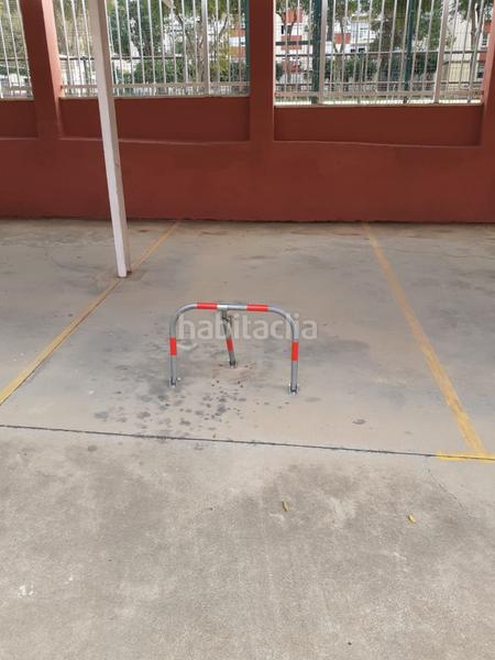 Foto f6581334-d954-43ac-8fa8-7a6d7d37b8d1. Autoparkplatz in Parque Alcosa Sevilla