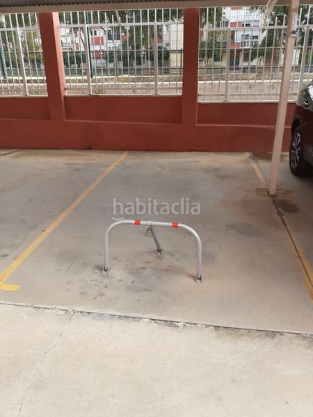 Foto 52a50813-6a4d-4335-aa0d-0ed8657ff4cc. Parking voiture dans Parque Alcosa Sevilla