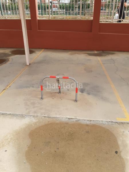 Foto 791bb6b7-708f-41d6-bb3a-f31a9b242eb5. Parking voiture dans Parque Alcosa Sevilla