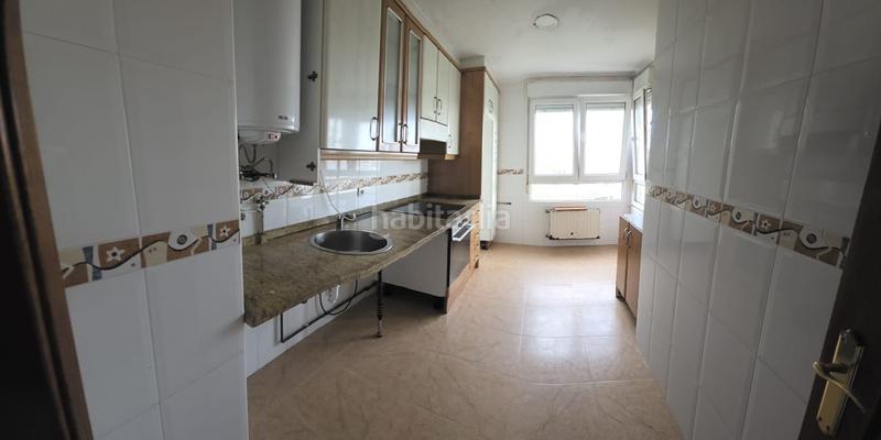 Foto 3396bcd8-5088-4ea2-9b05-83240da99627. Appartement avec parking dans Roces Gijón