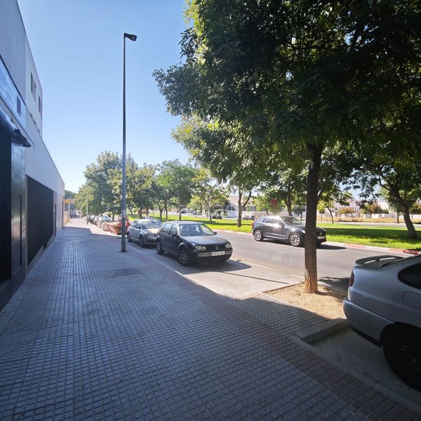 Foto 8f50c431-fe0e-4096-a4d3-68cb5aa6a06a. Local comercial en Centro Bormujos