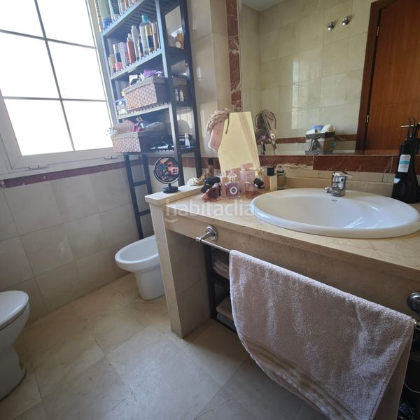 Foto 449a37d8-e1ab-4d1a-8258-7b0c1d4475ea. Casa adossada amb aparcament a Olivar de Quintos Montequinto