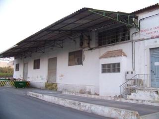 Bâtiment à usage industriel à Churra. Vende nave industrial planta baja 1199m2 y altillo 175m2 .junto