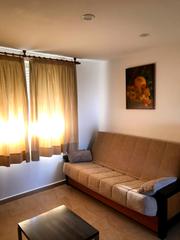 Miete Studiowohnung in Juan Carlos I. Estudio con cama abatible. baño, cocina tipo office amueblada co