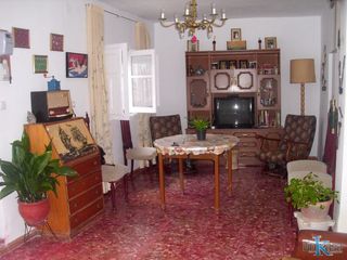 Haus  Calle alberto lópez poveda. Se vende casa en linares