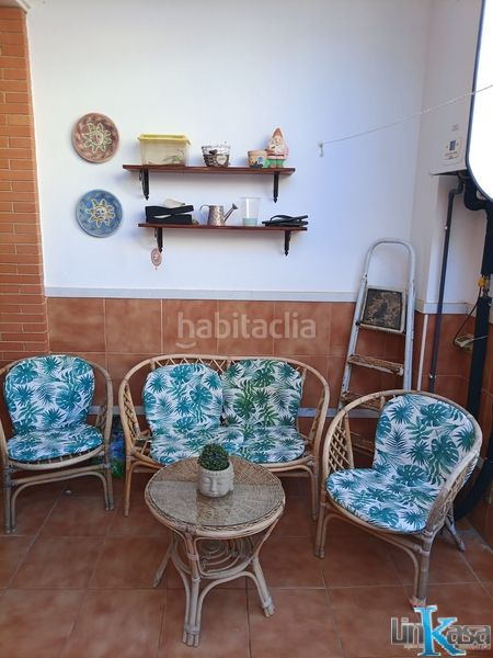 Foto 561b5112-5b3a-46c5-8eb5-0d9dd68c6c59. Casa adossada amb xemeneia calefacció aparcament piscina a Linares