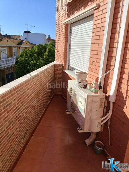 Foto 8b1608c4-2a43-4874-89e2-ec385699e1b6. Casa adossada amb xemeneia calefacció aparcament piscina a Linares