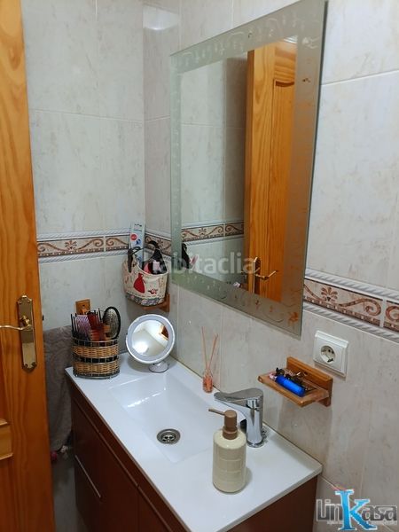 Foto c2a67b2e-0e4d-4ac0-a4b7-089bfd07bcd1. Casa adossada amb xemeneia calefacció aparcament piscina a Linares