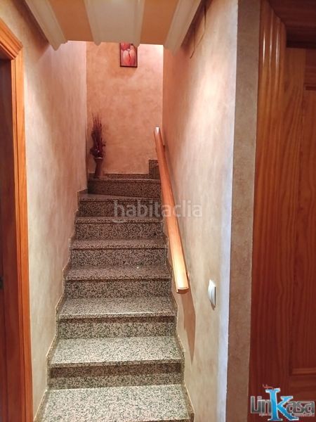 Foto c6ca7555-f7dd-4fbc-b46f-955bdd3c1681. Casa adossada amb xemeneia calefacció aparcament piscina a Linares