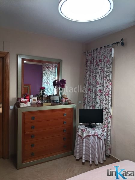 Foto f34337ba-aaae-4ca3-9088-99f072a73831. Casa adossada amb xemeneia calefacció aparcament piscina a Linares
