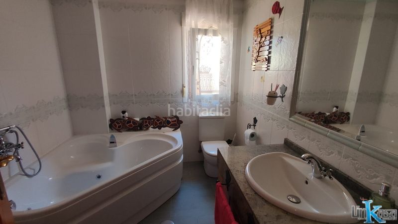 Foto dcd83ffd-d0df-43de-af93-e67a67d5e252. Casa amb aparcament a San Gonzalo Linares