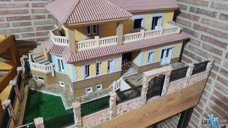 Foto fed889ad-a7e1-4ac1-ac51-a1d5c579f1b8. Casa amb aparcament a San Gonzalo Linares