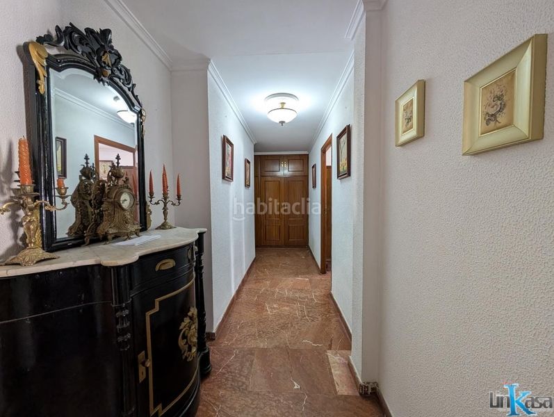 Foto af4227f1-5572-42ef-9d53-30972c364f32. Pis amb xemeneia aparcament a Centro ciudad Linares