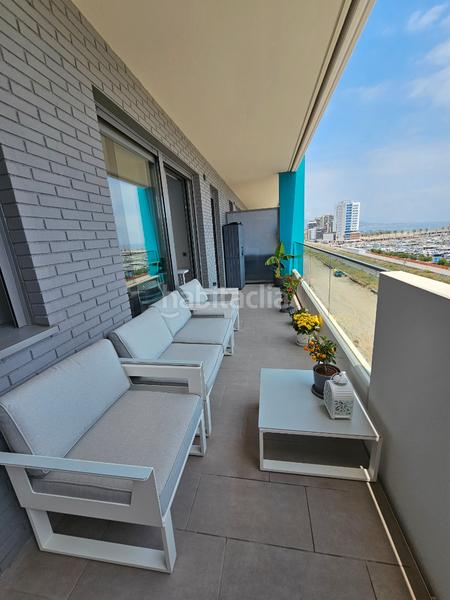 Foto f5e180b1-c1ac-450e-ba47-47cd931bff08. Rent flat with heating pool in Port Badalona