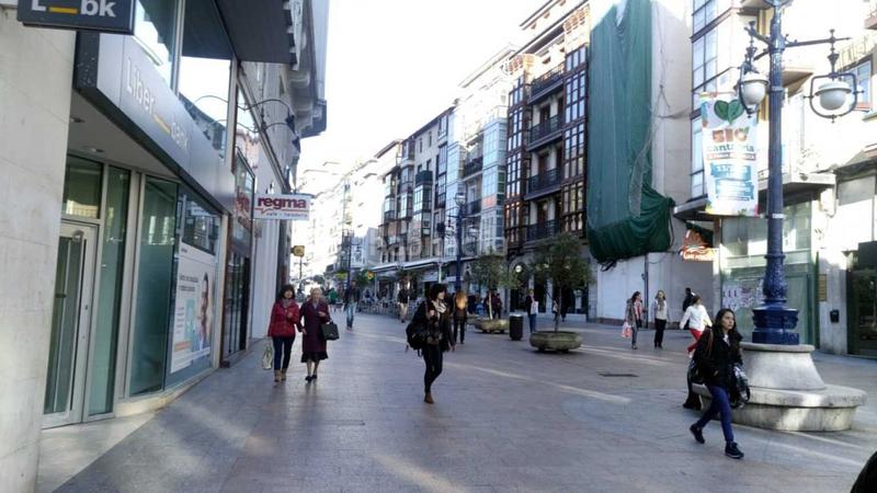 Foto d3e8b469-50de-4385-afd1-9bda1896df0a. Alquiler local comercial  en el centro en Santander