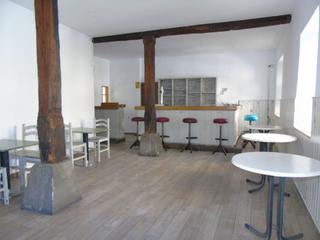 Lloguer Local Comercial a Riotuerto. Bar restaurante en el centro de la cavada