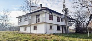 Maison à Villacarriedo. Amplia finca con varias edificaciones